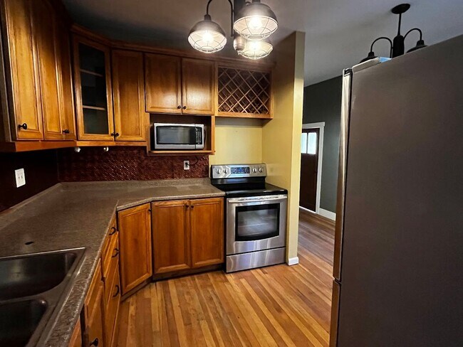 Building Photo - Move-in Special: FIRST MONTH’S RENT FREE!!...