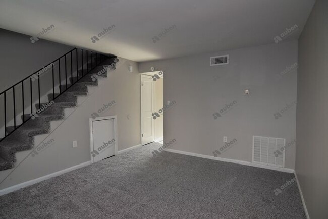 Building Photo - Fully Renovated 2 bedroom unit!!!