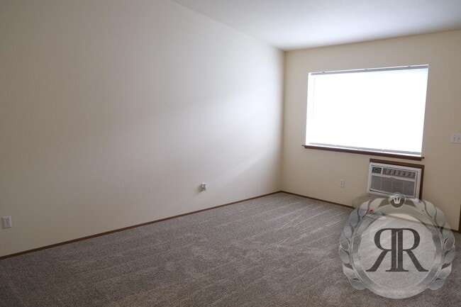 Building Photo - Updated 2bd 1ba w/ 1 Car Garage - Photos c...