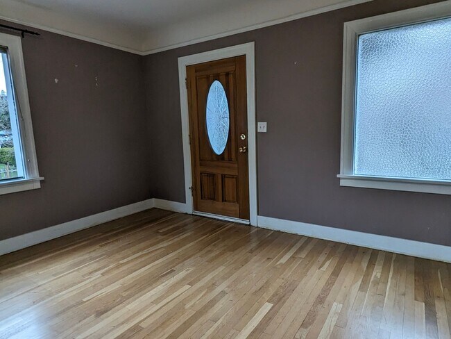 Foto del edificio - Charming 2 story with basement in West Sea...