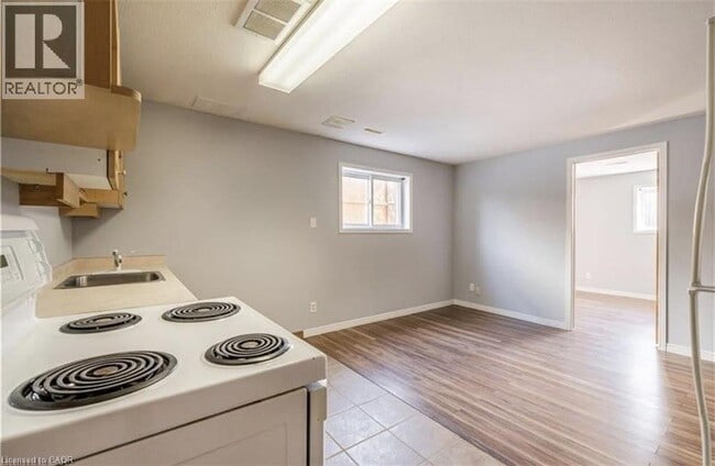 Building Photo - 87(A) TAMVALE Crescent