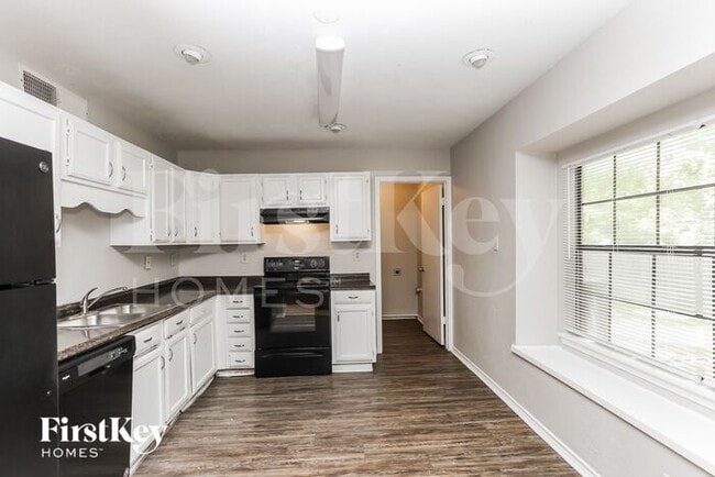 Building Photo - 608 Nora Ln