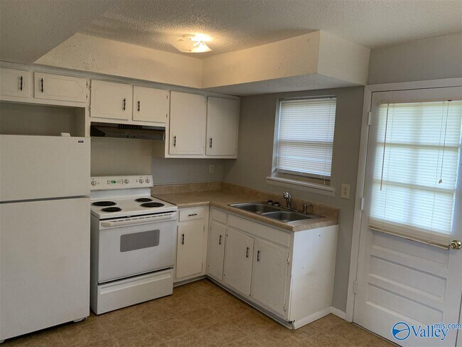 Foto del edificio - 908 Stevens Ct NE