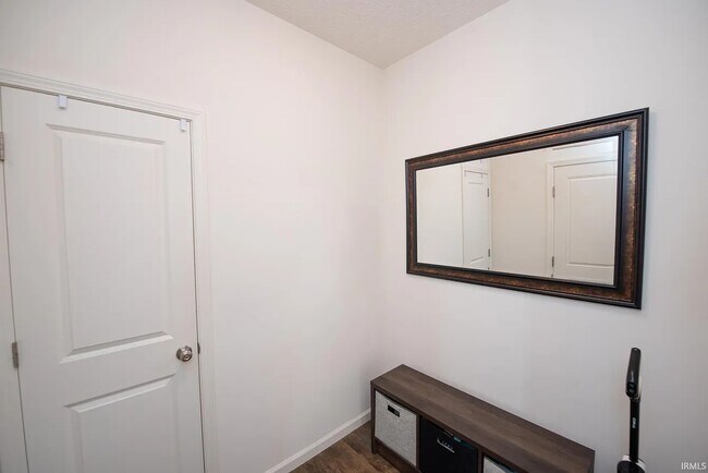 Foto del edificio - 3350 Marlton Ct