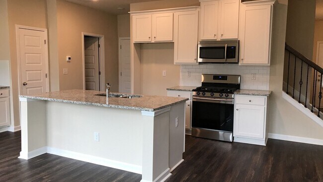 Foto del edificio - 3 BEDROOM TOWNHOME IN OAKWOOD!