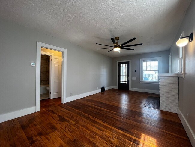 Foto del edificio - 1643 Hinton Dr