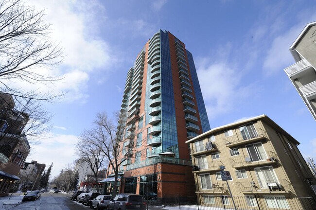 Photo du bâtiment - 836-1915 15 Ave SW