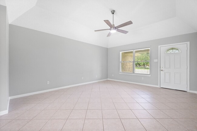 Building Photo - 460 W Houston St