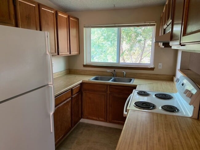 Building Photo - Quiet 2-bed Unit Near Downtown Longmont