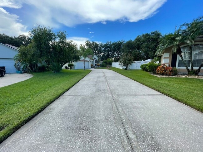 Building Photo - 3-bedroom plus Den 2 bath home in Water's ...