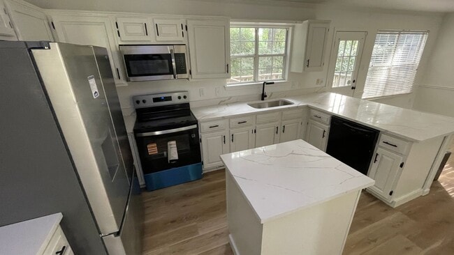 Building Photo - Beautiful 3 Bed / 2.5 Bath home in WLR!