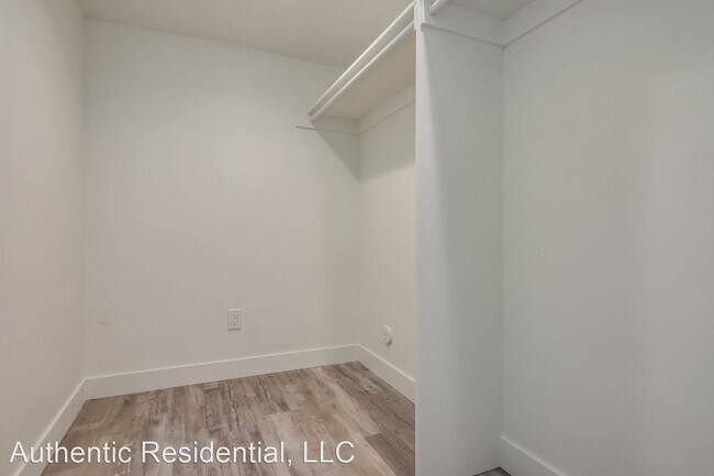 Building Photo - 5 br, 3 bath House - 526 W Granite Cir