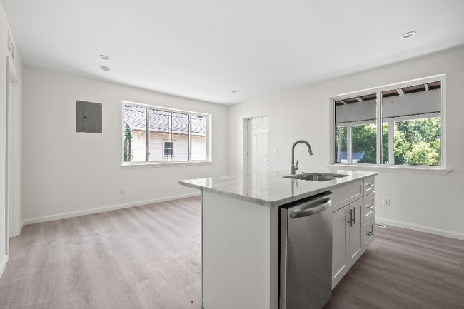 Building Photo - 34 Cross St