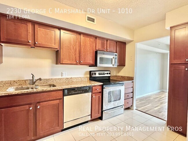 Foto del edificio - 2230 George C Marshall Dr
