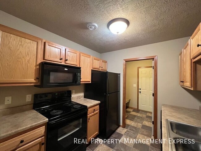 Building Photo - 3604 W 93rd St