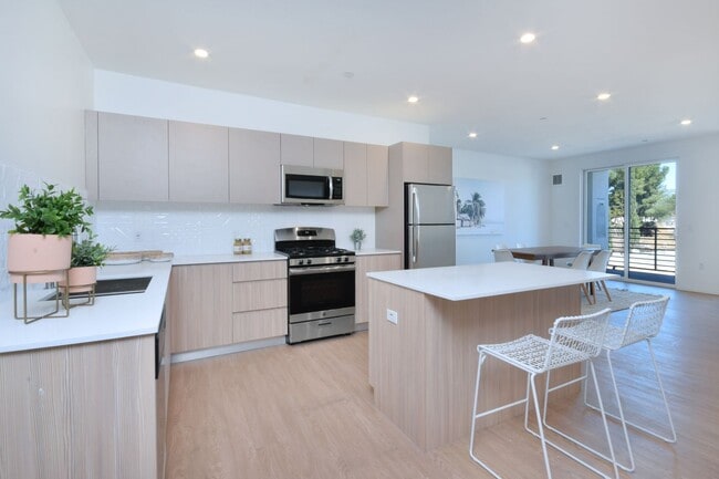 Building Photo - ~ 4 Bedroom 4 Bathroom Washer and Dryer in Unit Gated parking with EV Charging