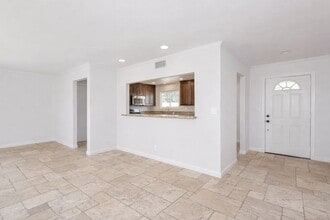 Building Photo - 639 Calle Tulipan