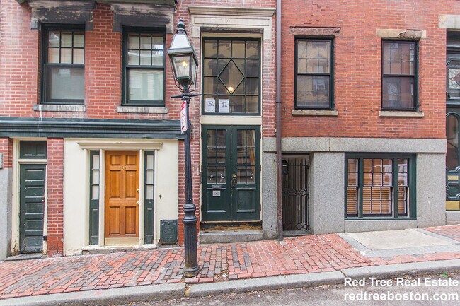 Foto del edificio - 16 S Russell St