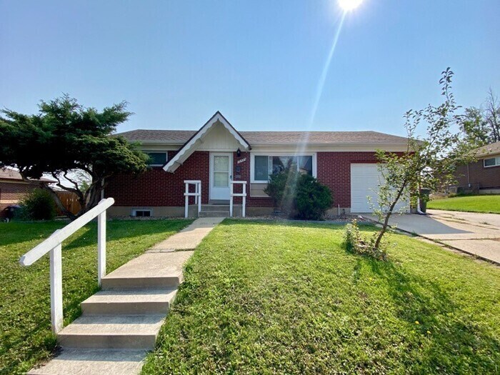 Primary Photo - Lovely 2 Bedroom, 2 Bath Home in Northglenn