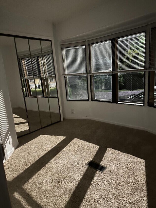 Foto del edificio - 11285 E Pleasant Lake Rd