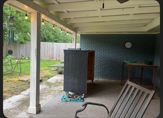 Building Photo - 560 Gardenia Ave