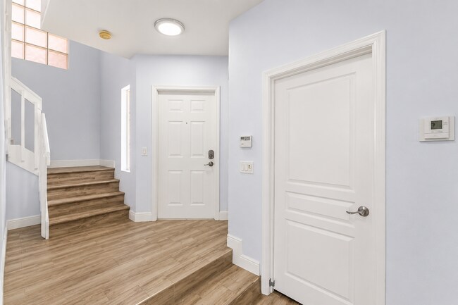 Foto del edificio - 5477 Queenship Ct