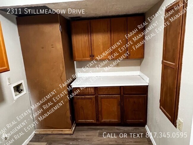Foto del edificio - 2311 Stillmeadow Dr