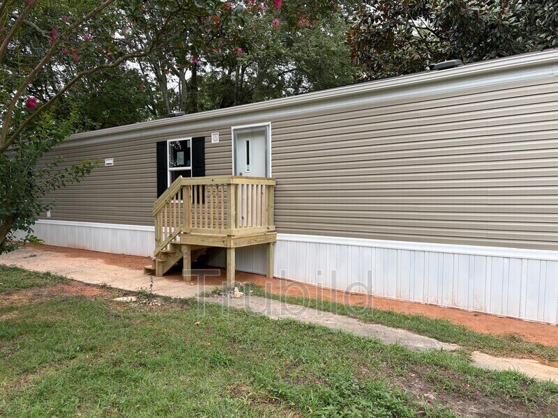 Foto del edificio - 650 Strange Rd