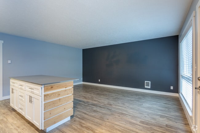 1BR, 1BA - 550 SF - J3