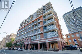 Building Photo - 255 Richmond St E