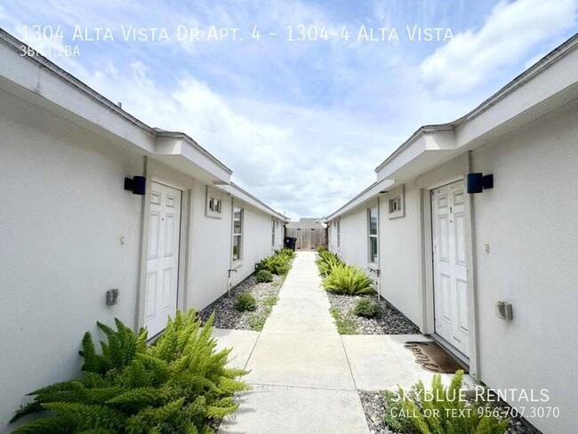 Building Photo - 1304 Alta Vista Dr