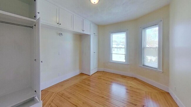 Building Photo - Room in 571 Washington Street