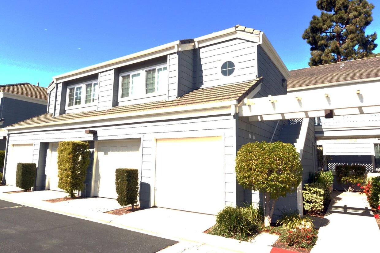 Primary Photo - Beautiful Remodeled 2 Bed 2.5 Bath Condo i...