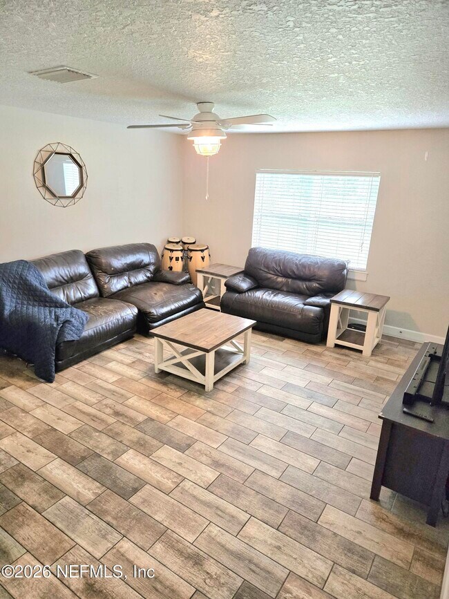 Building Photo - 615 Luna Ct