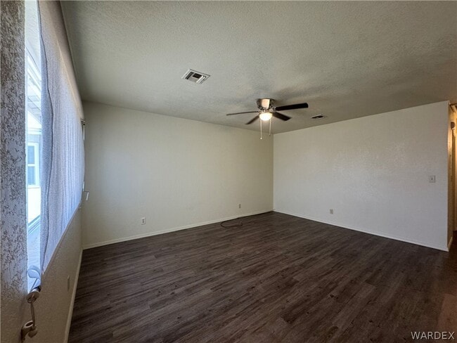 Building Photo - 2460 Lakeside Dr