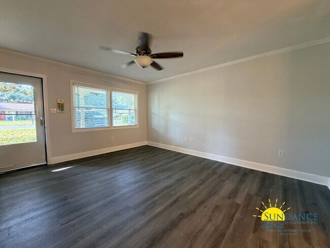 Building Photo - Fully Updated Interior 4-Bedroom Home in Destin!