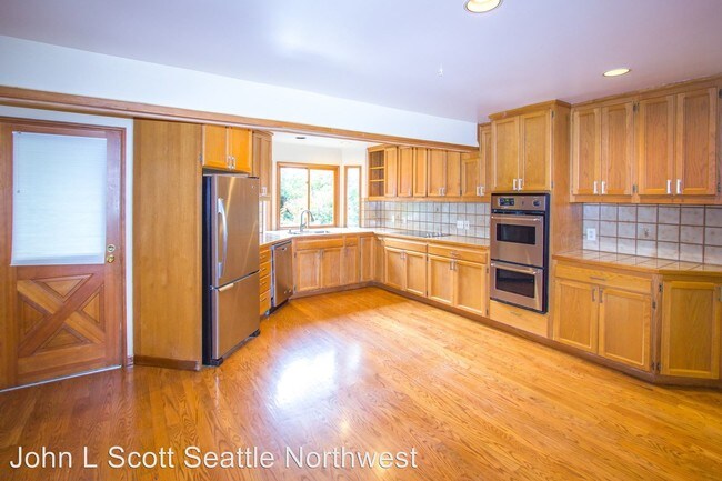 Building Photo - 3 br, 3.5 bath House - 3717 NE 44th St