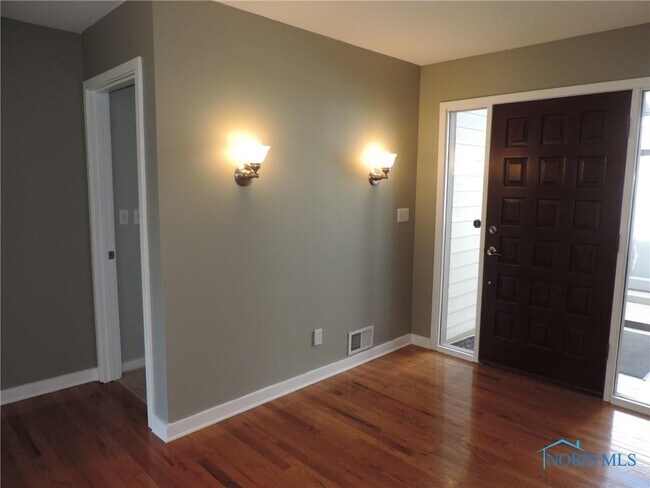 Foto del edificio - 6621 Embassy Ct