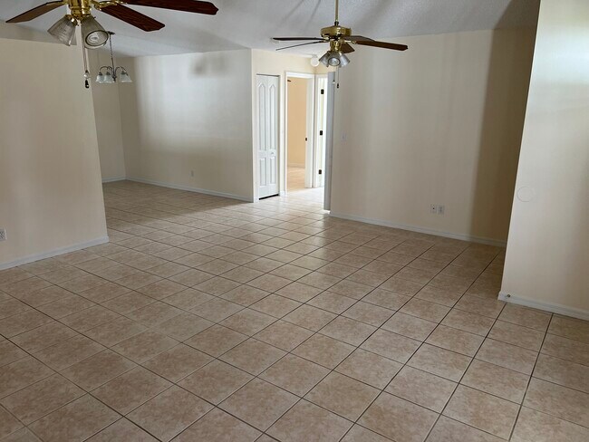 Foto del edificio - 3717 137th Ave N