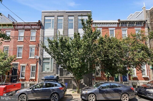 Building Photo - 2719 Cambridge St