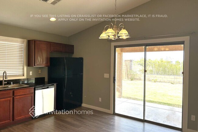 Foto del edificio - 23763 N Desert Dr