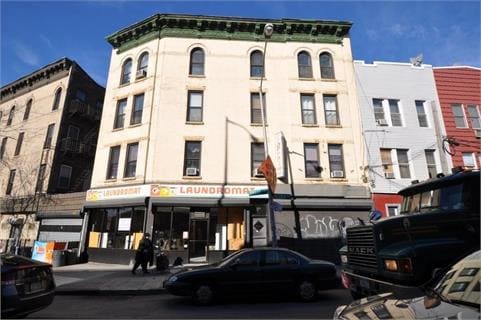 Primary Photo - 729-731 Meeker Ave