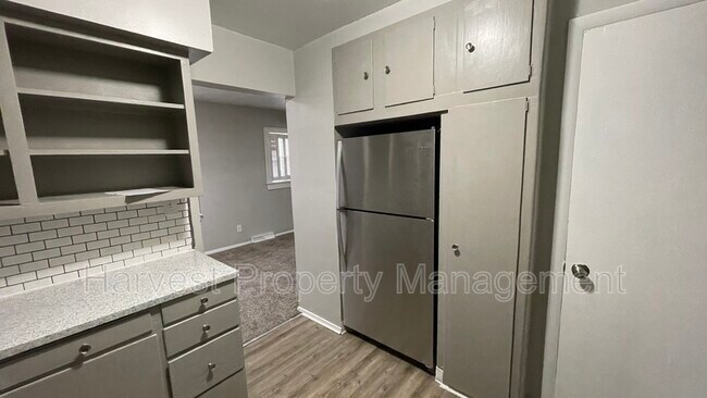 Foto del edificio - 712 Litchfield N