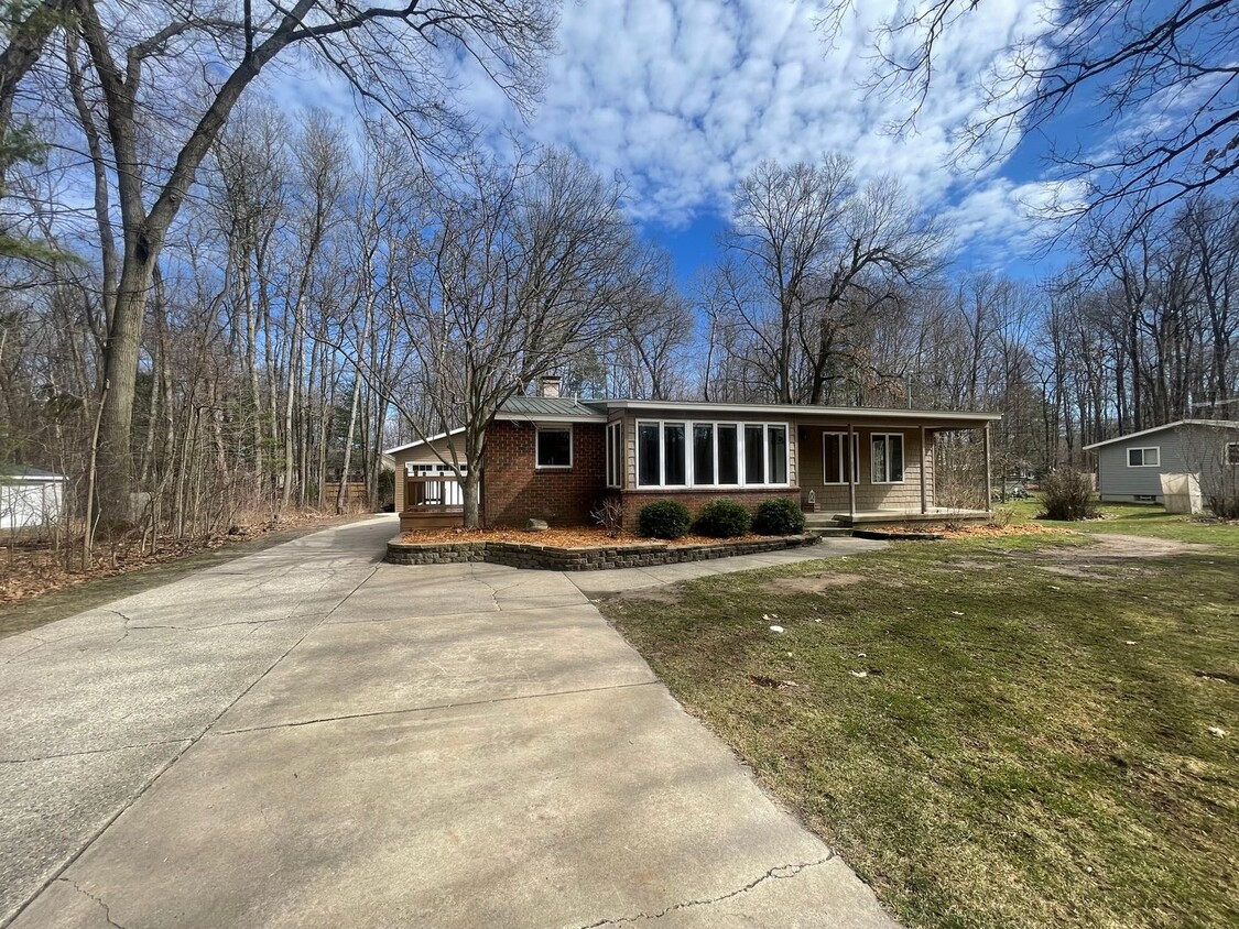 Primary Photo - Nice Ranch located in Grandville School Di...