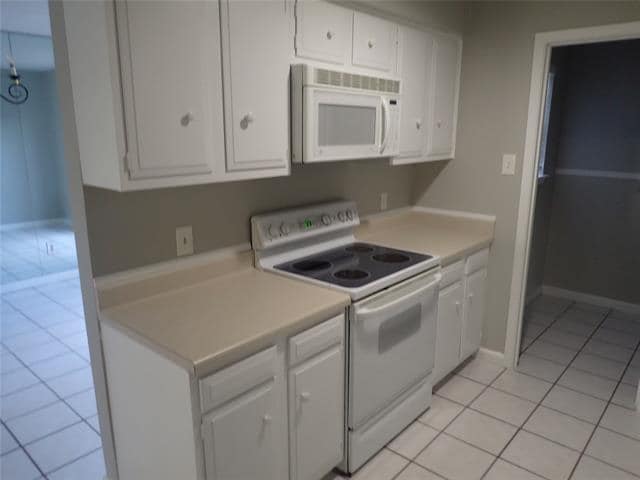 Building Photo - 2443 N Graham Dr