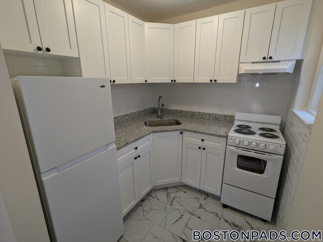 Building Photo - 2018 Commonwealth Ave