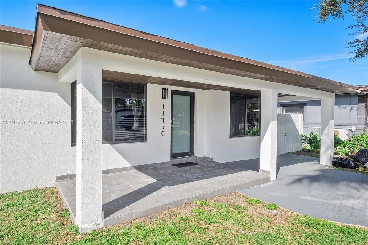 Foto principal - 11730 NW 3rd Ave