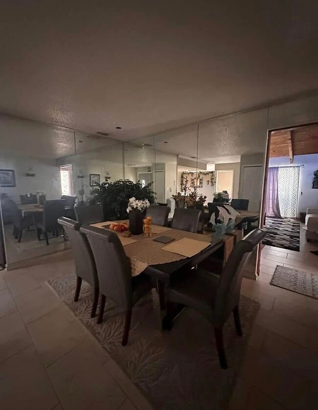 Foto del edificio - 257 S Fairbairn Dr