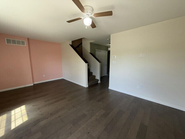 Foto del edificio - Beautiful 3 Bedroom / 2.5 Bath for Rent in Maryland Heights !
