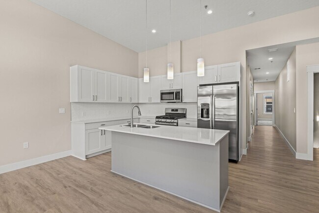 Foto del edificio - Band New Condo! Easy - Turn Key Living